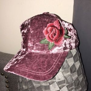 Pink crushed velvet rose hat 🌹